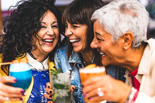 Kemu BOX el mejor juego para una fiesta de reencuentro entre amigas de siempre