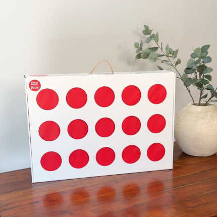 Kemu BOX Maker blanca con 15 círculos rojos, vista frontal